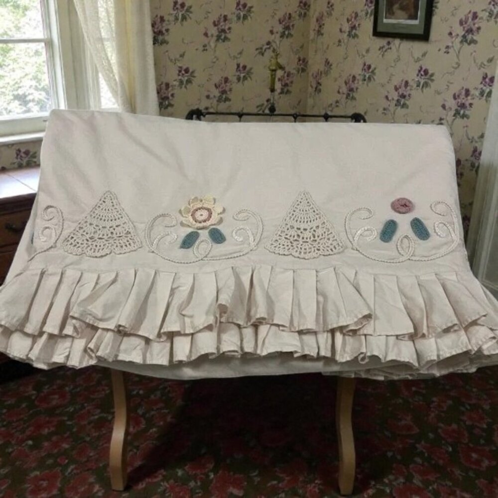 Vintage KING Hand Crocheted Cream Skirt with Ruffle Hem 72”x74”x14” Drop Hem